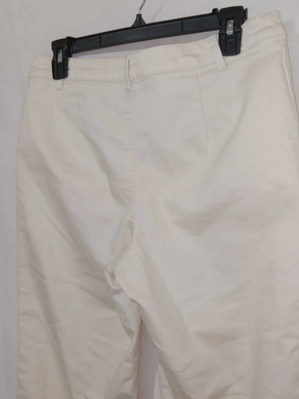 AnyBody Women’s Cropped Pants Size 10P Ivory Pull-On Wide Leg Crop Casual